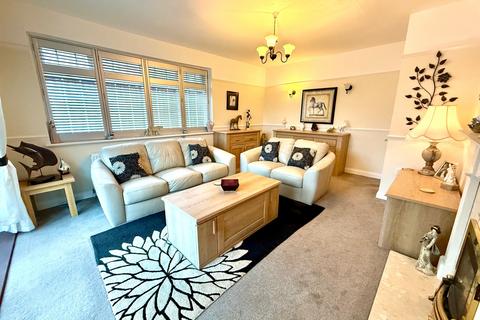 2 bedroom detached bungalow for sale, Chiseldon, Swindon SN4