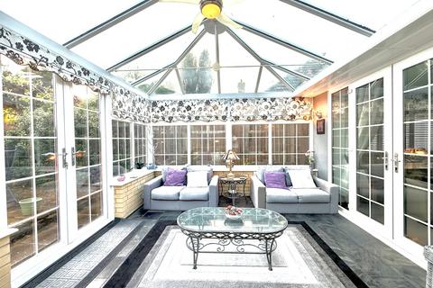 2 bedroom detached bungalow for sale, Chiseldon, Swindon SN4