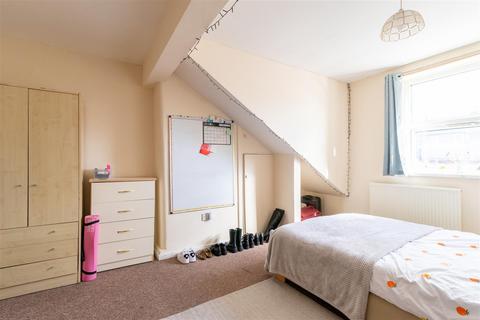 4 bedroom house to rent, Royal Park Avenue, Hyde Park, Leeds