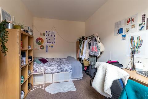 4 bedroom house to rent, Royal Park Avenue, Hyde Park, Leeds