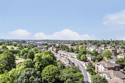 3 bedroom flat to rent, Bronze Building - Penthouse Flat