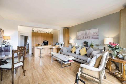 2 bedroom flat to rent, French Street, Sunbury-On-Thames TW16