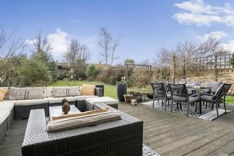 2 bedroom flat to rent, French Street, Sunbury-On-Thames TW16