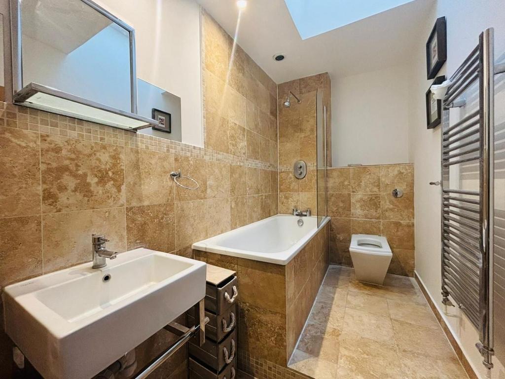 Original-7 E8 DF6 F8-D2 B2-4 D08-9 B13-655552327 D76.jpeg