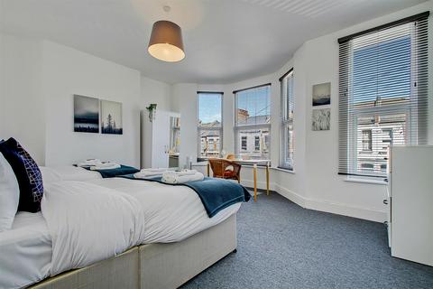 4 bedroom terraced house for sale, Bathurst Gardens, Kensal Rise, London