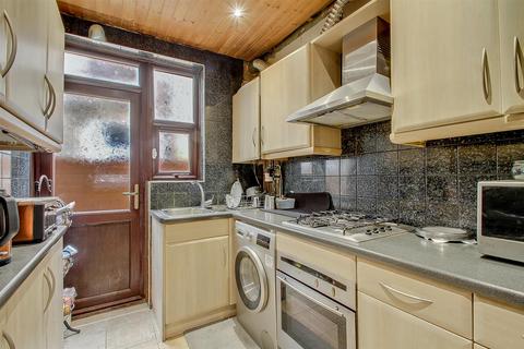 2 bedroom flat for sale, Buchanan Gardens, Kensal Rise, London