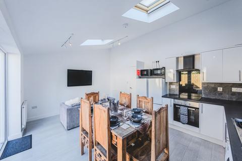 1 bedroom house of multiple occupation to rent, Lawrence Road, Cirencester, GL7 1SD