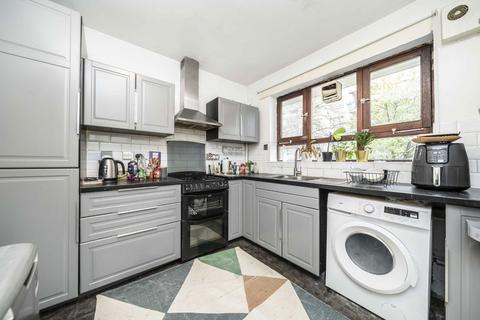 4 bedroom flat to rent, Cromer Street, London WC1H