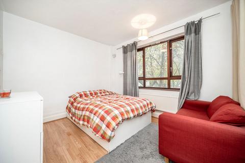 4 bedroom flat to rent, Cromer Street, London WC1H