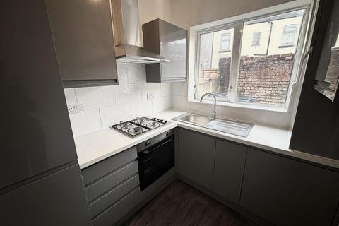 3 bedroom house to rent, Albert Road, Bolton BL4