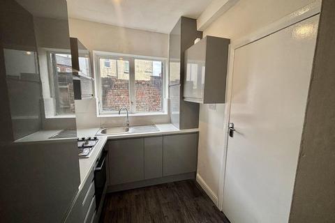 3 bedroom house to rent, Albert Road, Bolton BL4