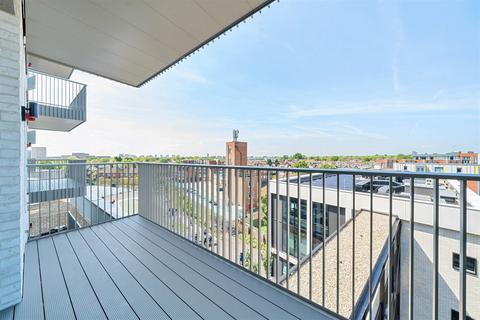 2 bedroom apartment to rent, 2 Woodlands Avenue, Acton W3