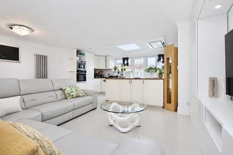 3 bedroom end of terrace house for sale, Dales Path, Farriers Way, Borehamwood