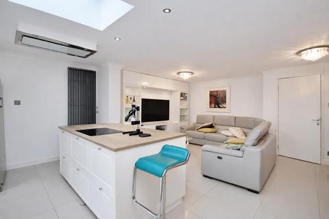3 bedroom end of terrace house for sale, Dales Path, Farriers Way, Borehamwood