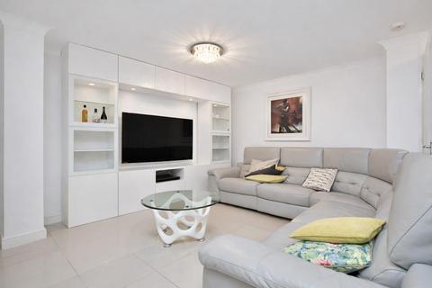 3 bedroom end of terrace house for sale, Dales Path, Farriers Way, Borehamwood