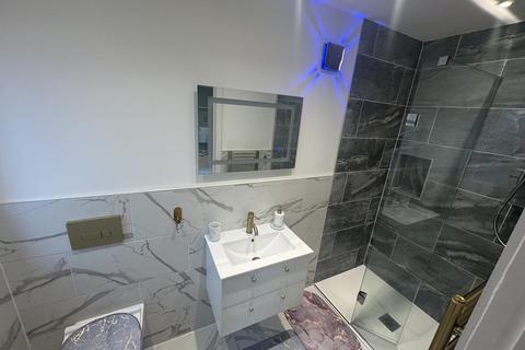 undefined, Croydon CR4