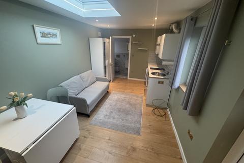 undefined, Croydon CR4