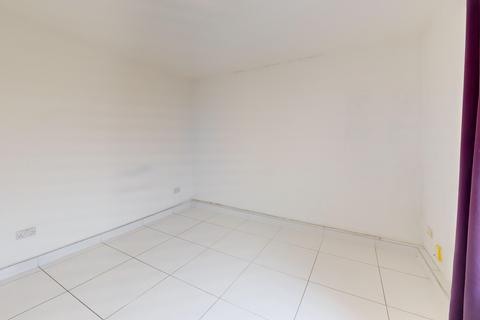 3 bedroom flat to rent, Lodge lane, Grays, RM17