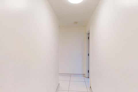 3 bedroom flat to rent, Lodge lane, Grays, RM17