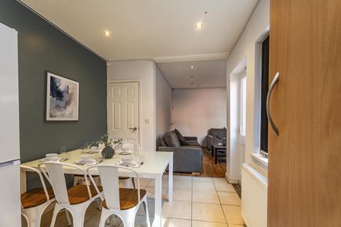 6 bedroom semi-detached house to rent, Teversal Avenue, Nottingham NG7