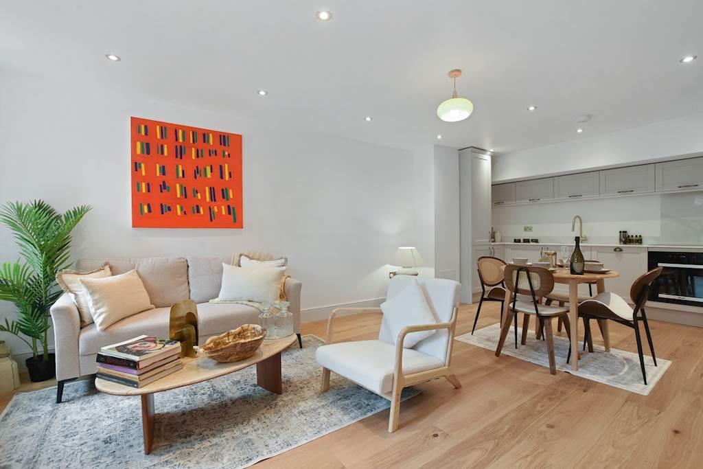 14-d3a5 GCMWD - 12a 6-7 Vicarage Gate - Reception -