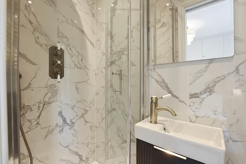 15-6e70 GCMWD - 12a 6-7 Vicarage Gate - Shower -Ori