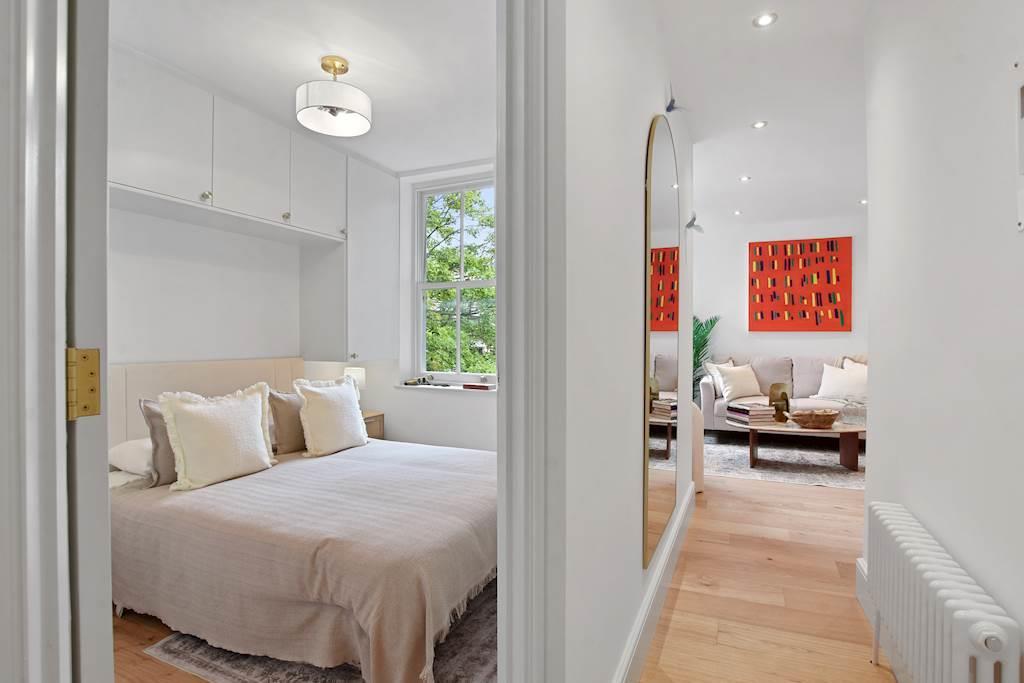 03-db0e GCMWD - 12a 6-7 Vicarage Gate - Bedroom 2 -