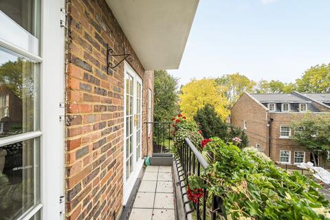 3 bedroom apartment for sale, Ashurst Close, Northwood