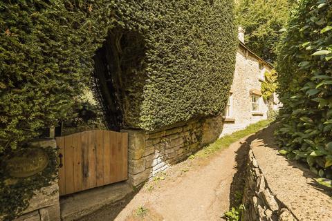 undefined, Box, Stroud