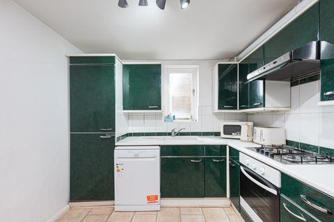 2 bedroom flat for sale, Sisters Avenue, London SW11