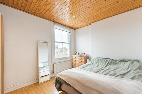 2 bedroom flat for sale, Sisters Avenue, London SW11