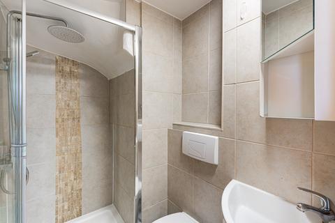 2 bedroom flat for sale, Sisters Avenue, London SW11