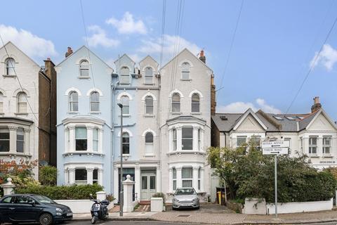 2 bedroom flat for sale, Sisters Avenue, London SW11