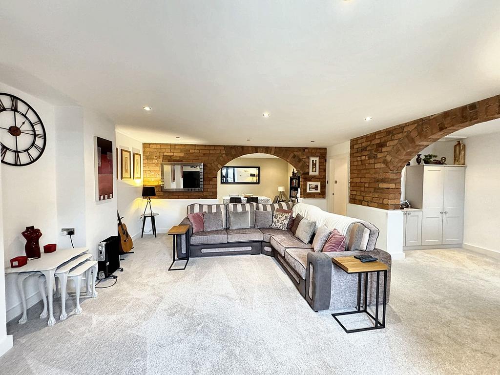Open plan licing dining
