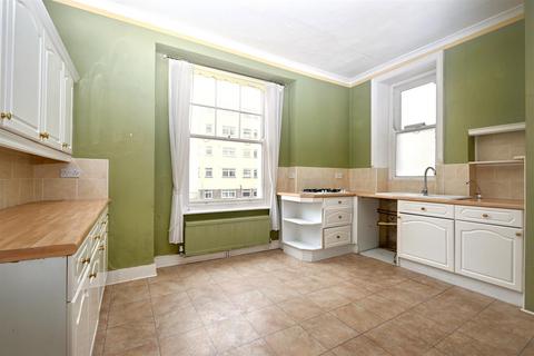 4 bedroom flat for sale, Hartington Place, Eastbourne