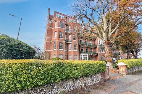 4 bedroom flat for sale, Hartington Place, Eastbourne