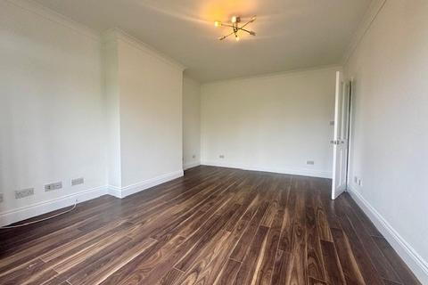 3 bedroom flat to rent, Alexandra Avenue, Harrow HA2