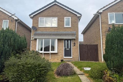 3 bedroom semi-detached house to rent, Charlton Grove, Silsden
