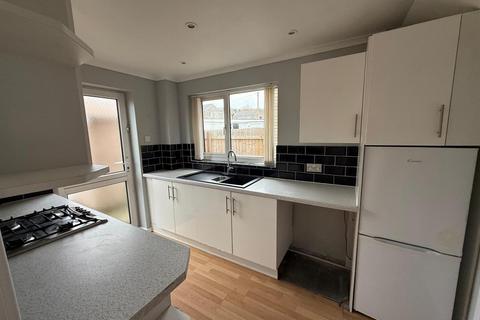 3 bedroom semi-detached house to rent, Charlton Grove, Silsden