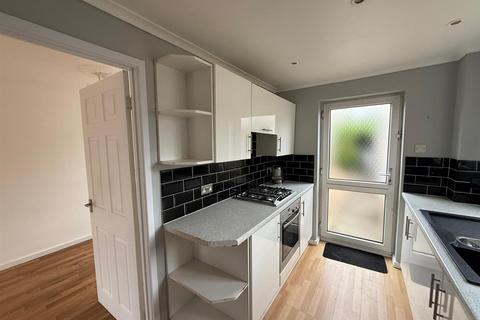3 bedroom semi-detached house to rent, Charlton Grove, Silsden