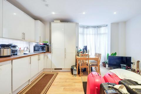 1 bedroom apartment for sale, at St Paul's House, 2 Market Yard, London SE8