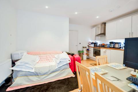1 bedroom apartment for sale, at St Paul's House, 2 Market Yard, London SE8