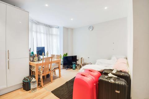 1 bedroom apartment for sale, at St Paul's House, 2 Market Yard, London SE8