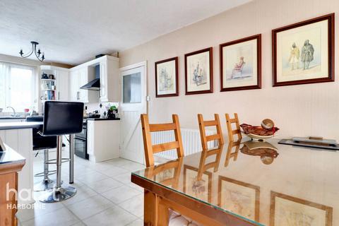 4 bedroom semi-detached house to rent, Green Meadow Road, Selly Oak