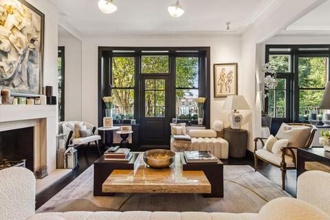 2 bedroom flat for sale, Cremorne Road, London SW10