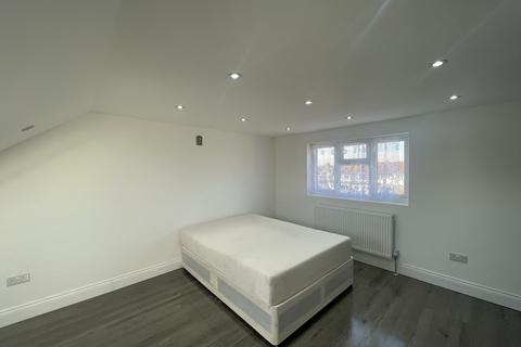 1 bedroom in a house share to rent, Roxeth Green Avenue, Harrow, HA2