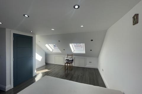 1 bedroom in a house share to rent, Roxeth Green Avenue, Harrow, HA2