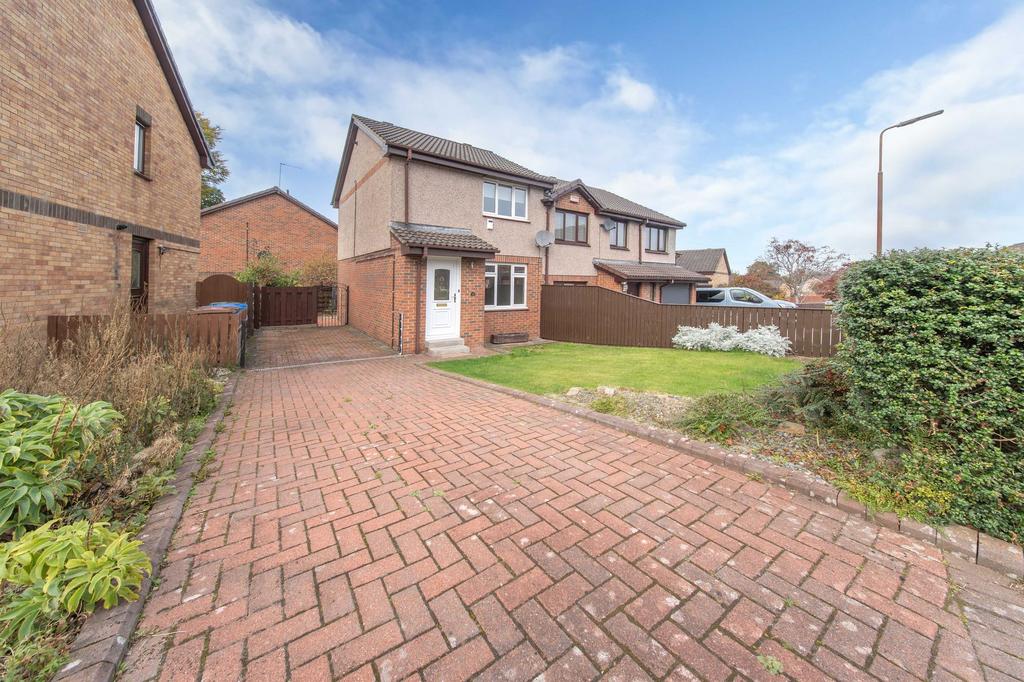 Front Garden & Approach