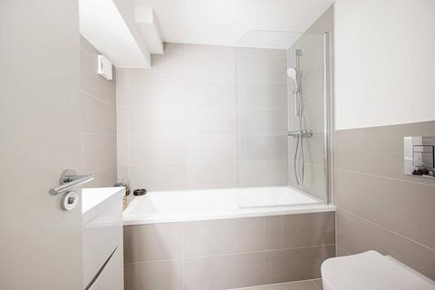 Studio to rent, Springfield House, Dalston, London, E8
