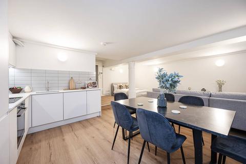 Studio to rent, Springfield House, Dalston, London, E8
